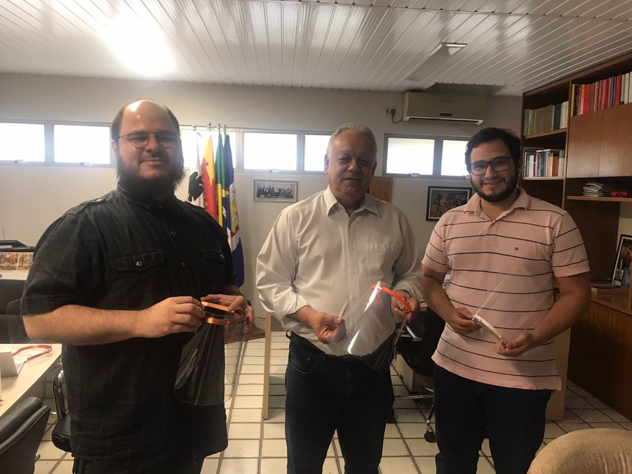  Doação aos hospitais da UPE :: André Vilela, Pedro Falcão (Reitor UPE) e Victor Cabral 